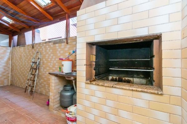 Casa em condomínio com 3 dormitórios, suíte, espaço gourmet.