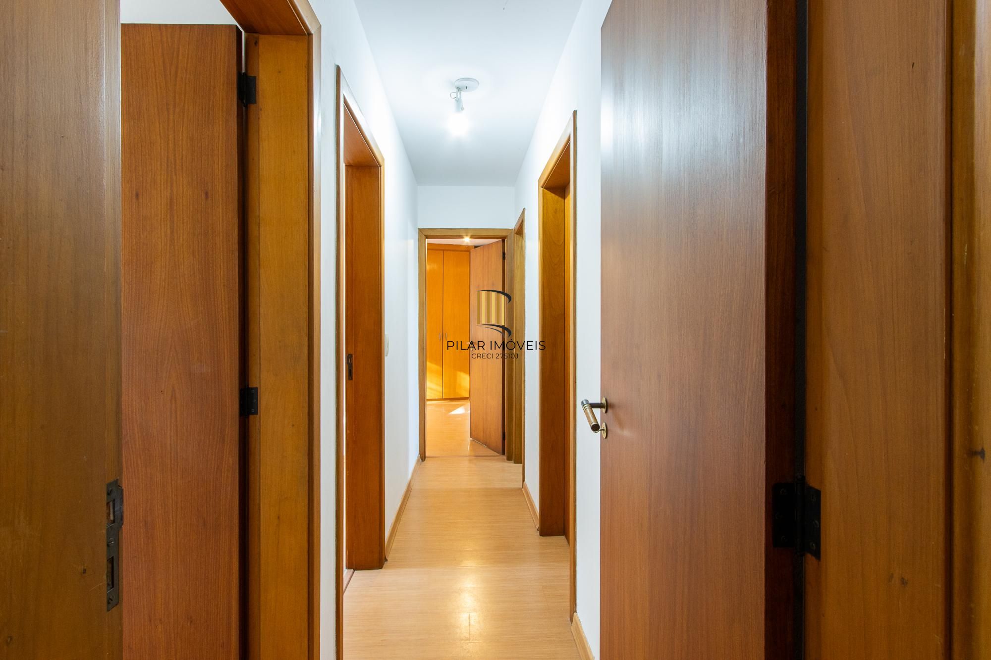 Apartamento bairro Cavalhada com 03 dormitórios, gabinete e 2 vagas 134,35m2 privativos!