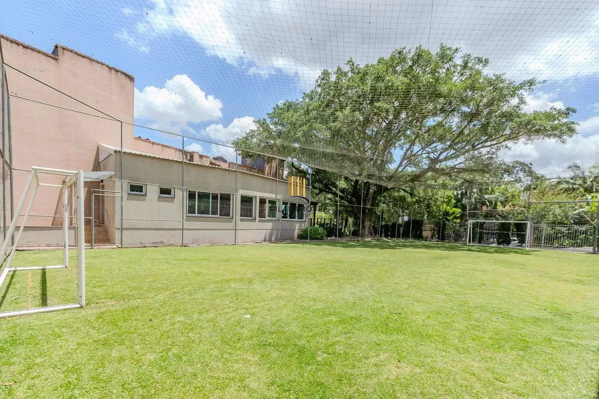 Apartamento com 3 dormitórios, 2 vagas e 231.61m² - Bairro Menino Deus