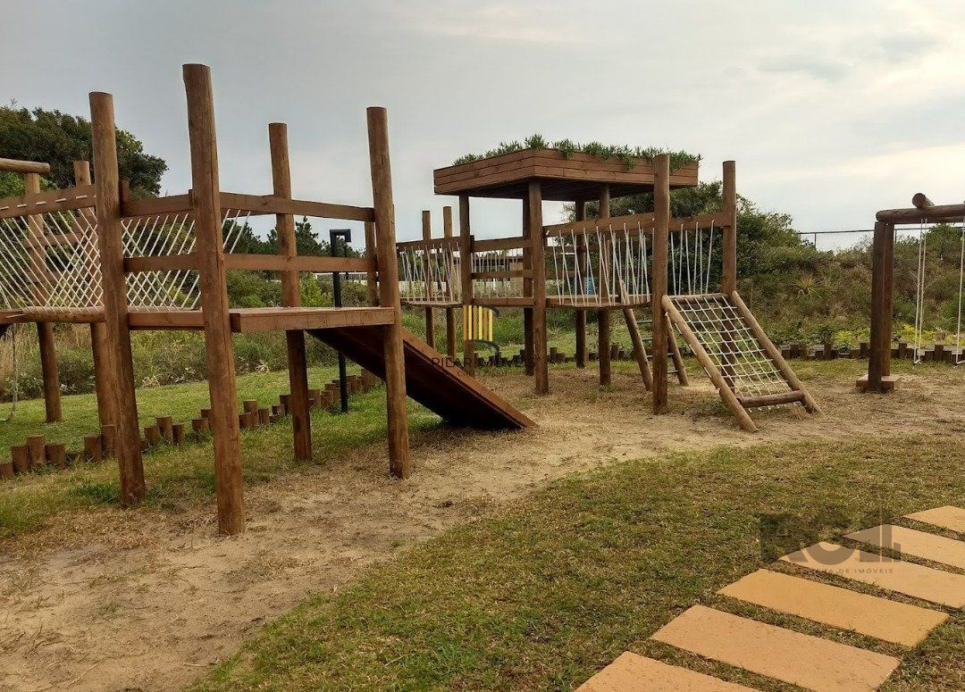 Lote ESPECIAL A VENDA com 300m² (12x25) frente leste junto a infraestrutura principal do condomínio. Pronto para construir com apenas 30% de entrada e saldo em até 24x com correção somente pelo INCC.