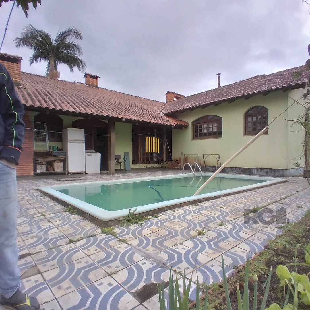 Casa 4 dormitórios no bairro Restinga