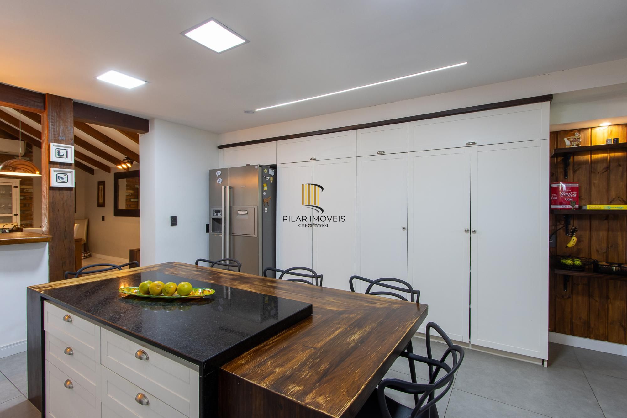 Casa 4 suites no Terra Ville, com home office, estar íntimo, 4 vagas e piscina.