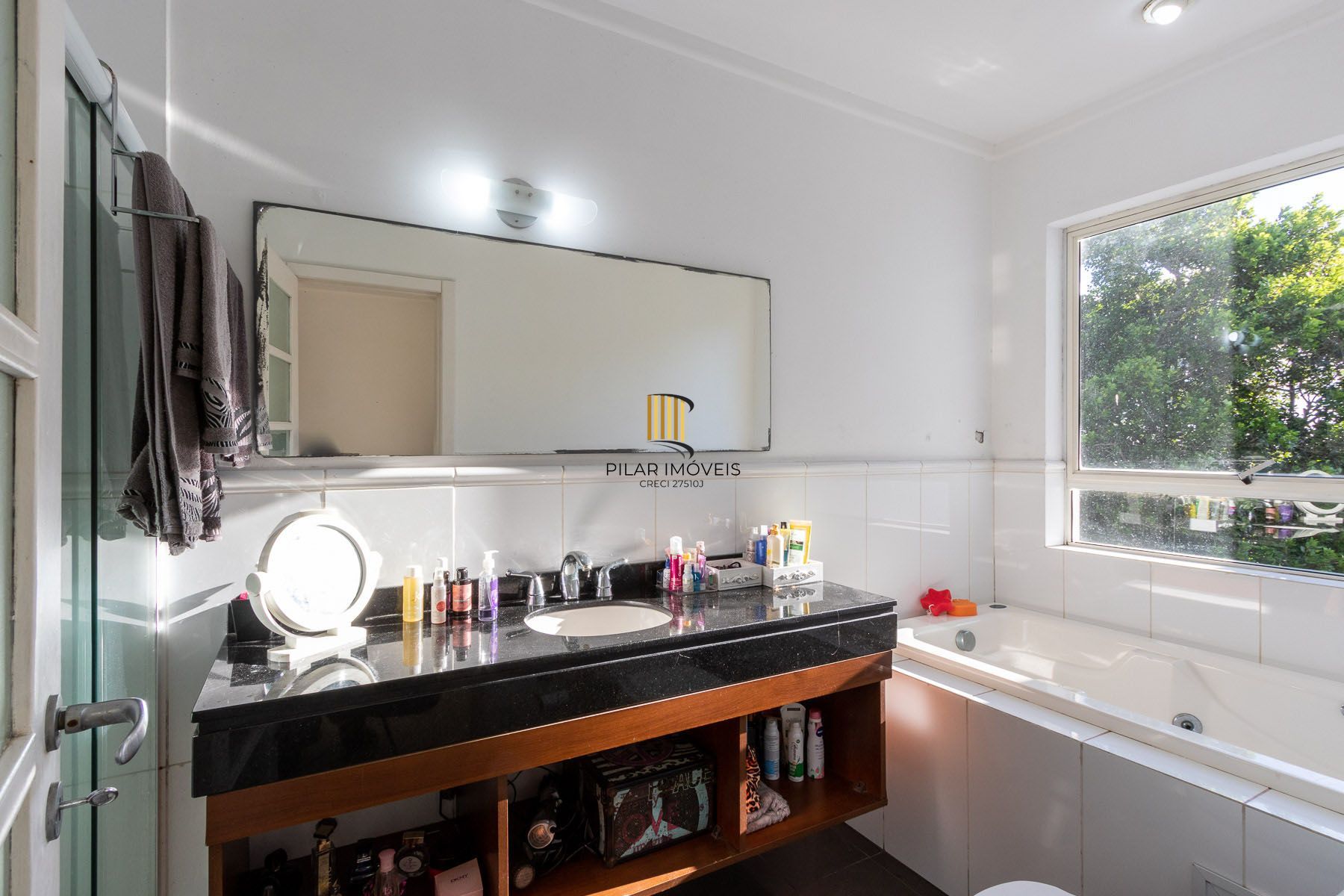 Casa para Venda - 470m², 3 dormitórios, sendo 1 suites, 6 vagas - Nonoai