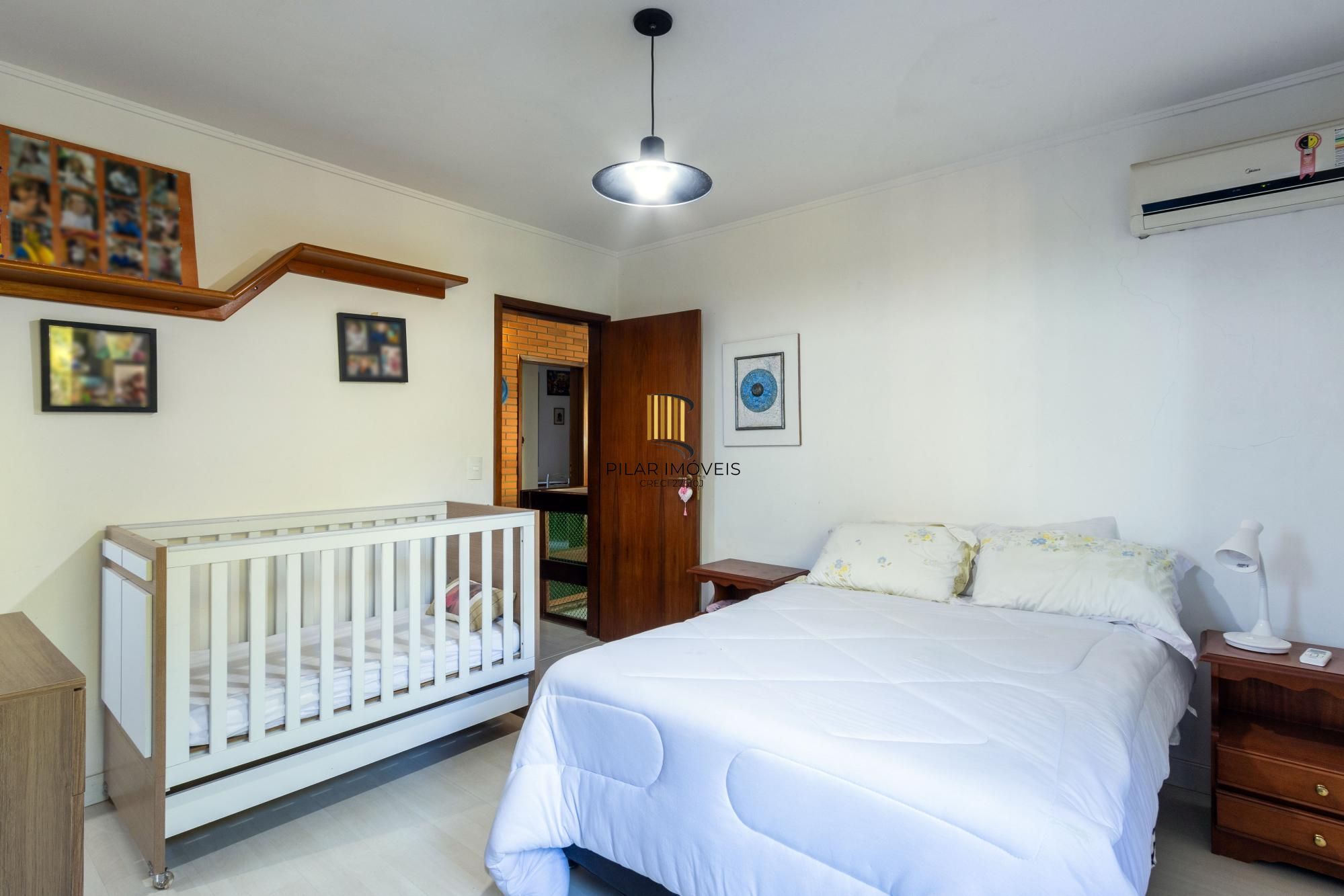 Casa de Condomínio 4 dormitórios no bairro Cavalhada