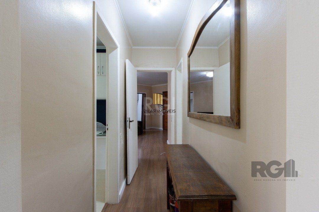 Apartamento de 02 dormitórios com móveis e roupeiros planejados