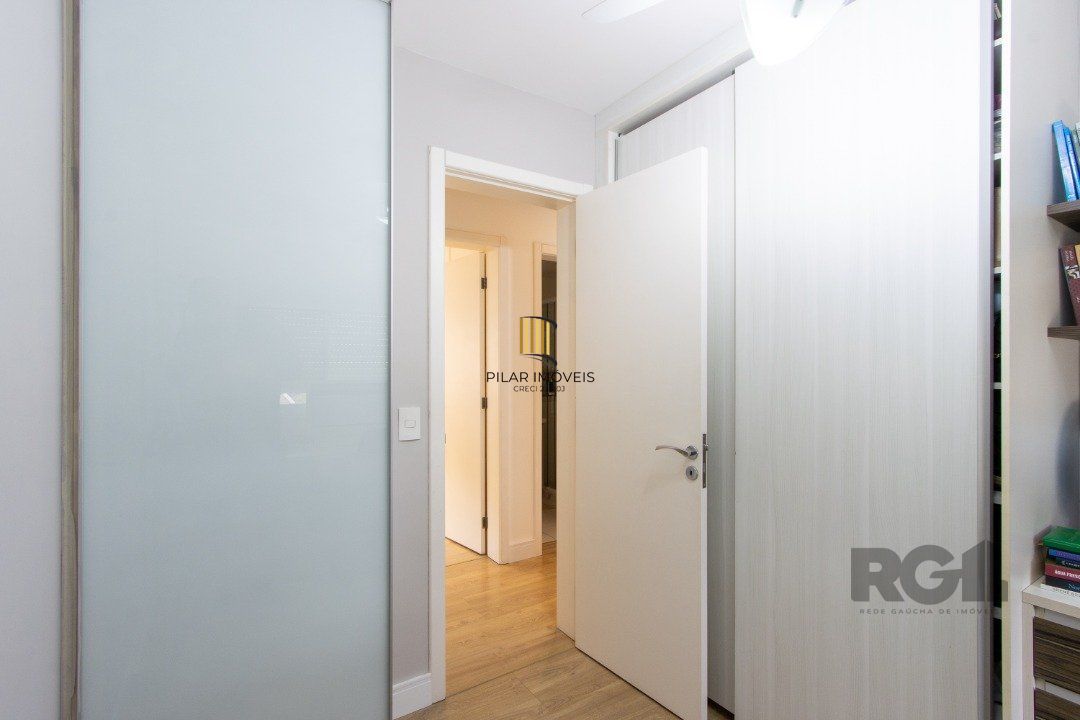 Casa em condomínio fechado,  com 3 quartos,  suíte, 3 banheiros e 2 vagas - Bairro Teresópolis