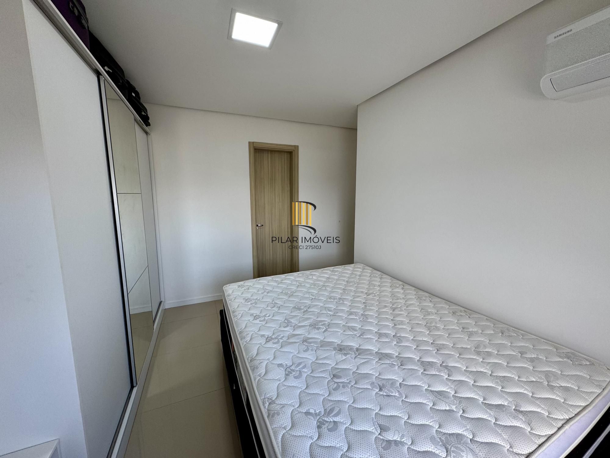 Apartamento de 2 dormitórios, 1 suíte e 1 vaga, em Canoas.