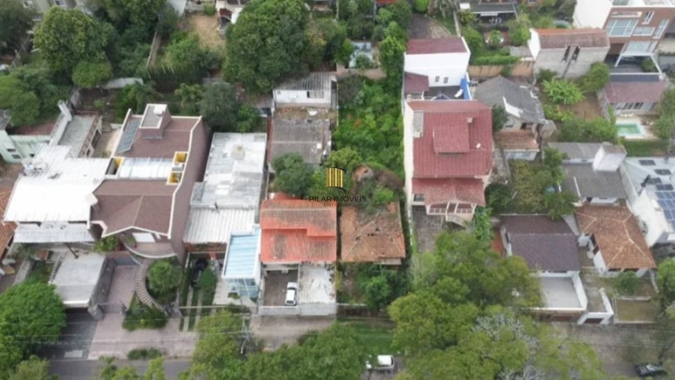 Terreno à venda em localização privilegiada na Chácara das Pedras – 420m²