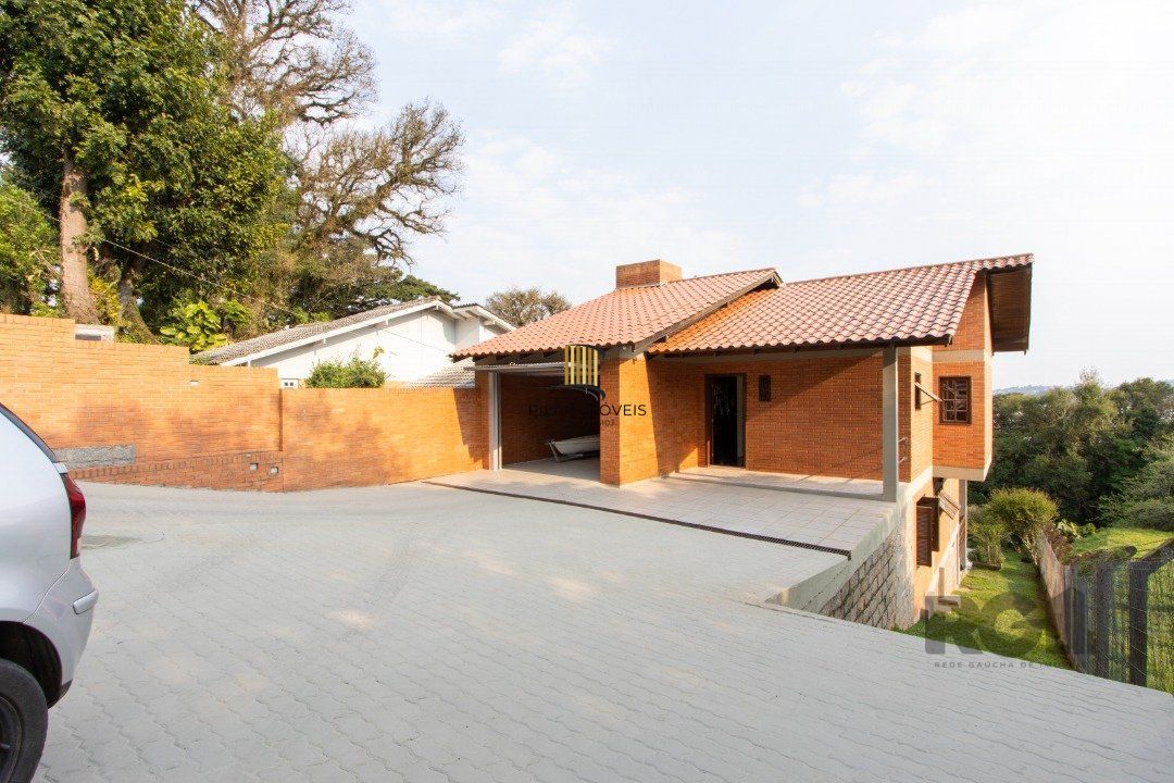 Casa para Venda - 220m², 3 dormitórios, sendo 2 suites, 5 vagas - Espirito Santo