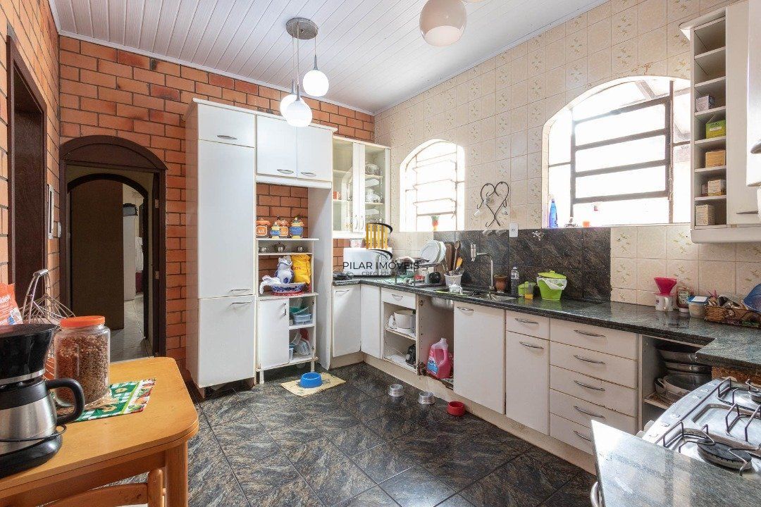 Casa para Venda - 380m², 3 dormitórios, sendo 1 suites, 3 vagas - Tristeza