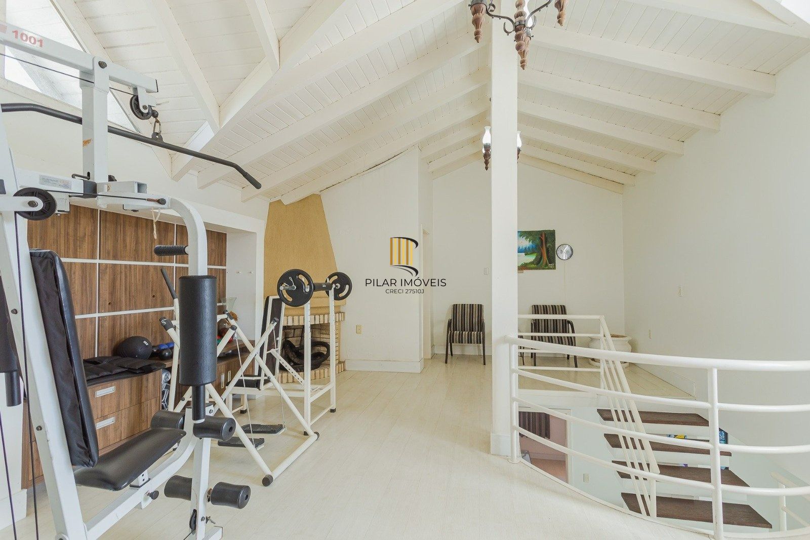 Casa Imponente com 5 Dormitórios (3 Suítes) no Bairro Chácara das Pedras