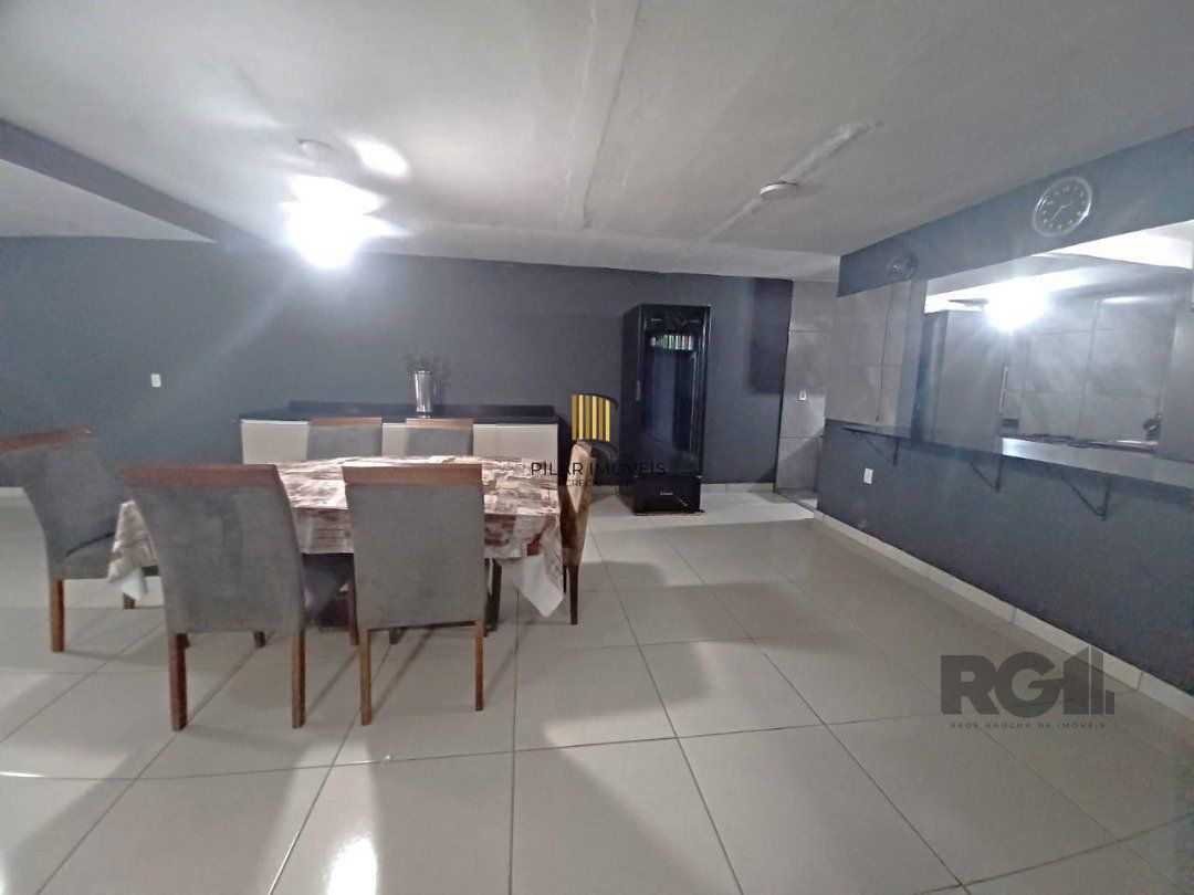 Casa 4 dormitórios no bairro Navegantes