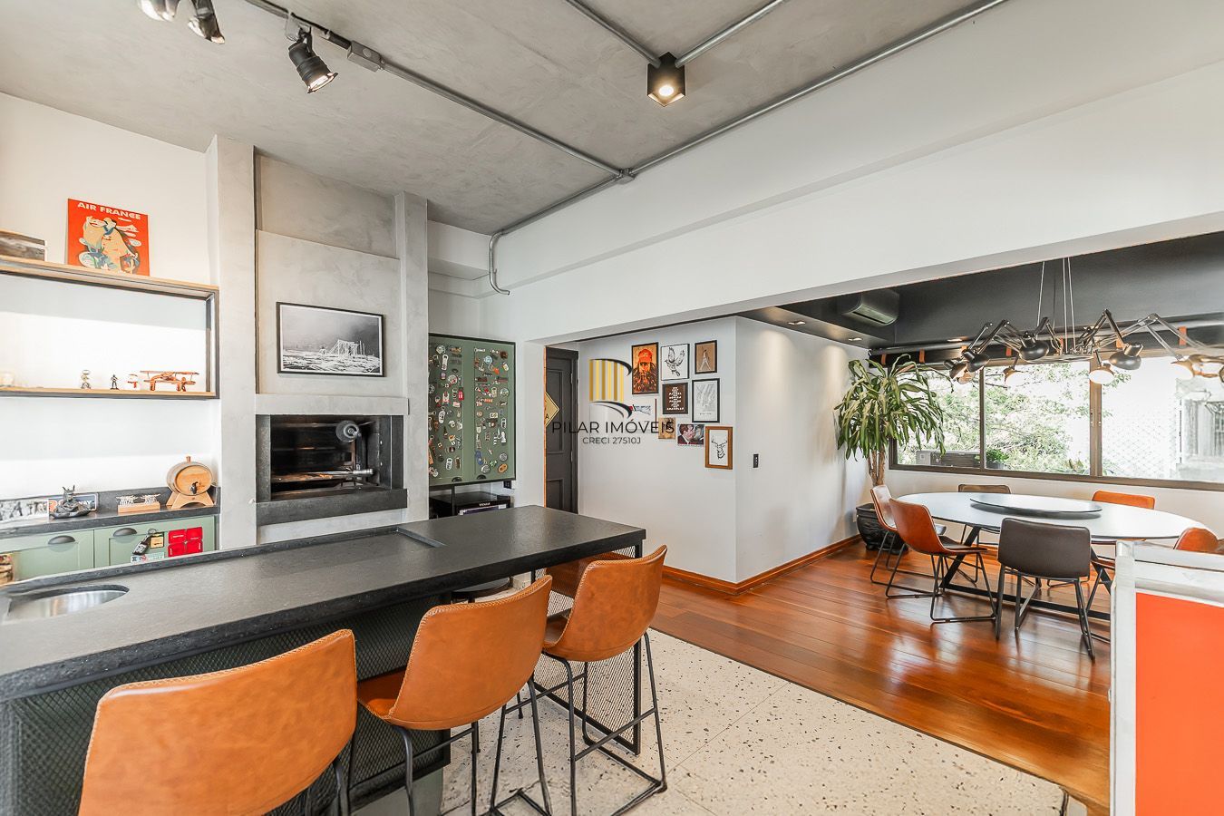 Apartamento 3 dormitórios, 3 vagas e 259 m² no bairro Auxiliadora.