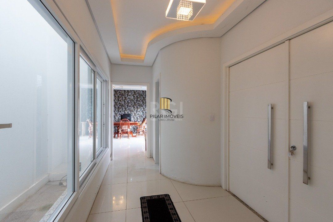 Casa para Venda - 377m², 4 dormitórios, sendo 3 suites, 3 vagas - Guarujá