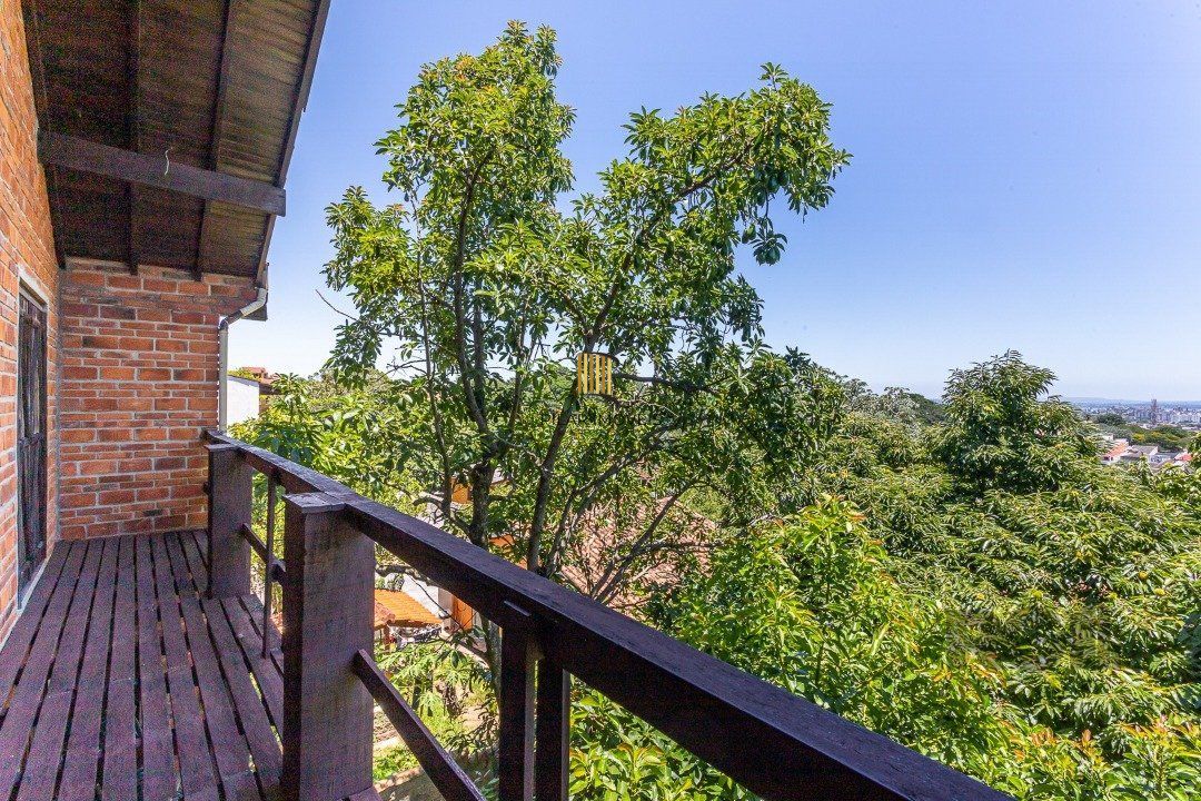 Casa 4 dormitórios, Altos da Vila Nova, Zona Sul, Porto Alegre.