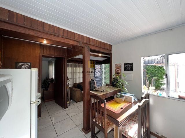 Terreno medindo 11 X 39,66 com 2 casas de alvenaria