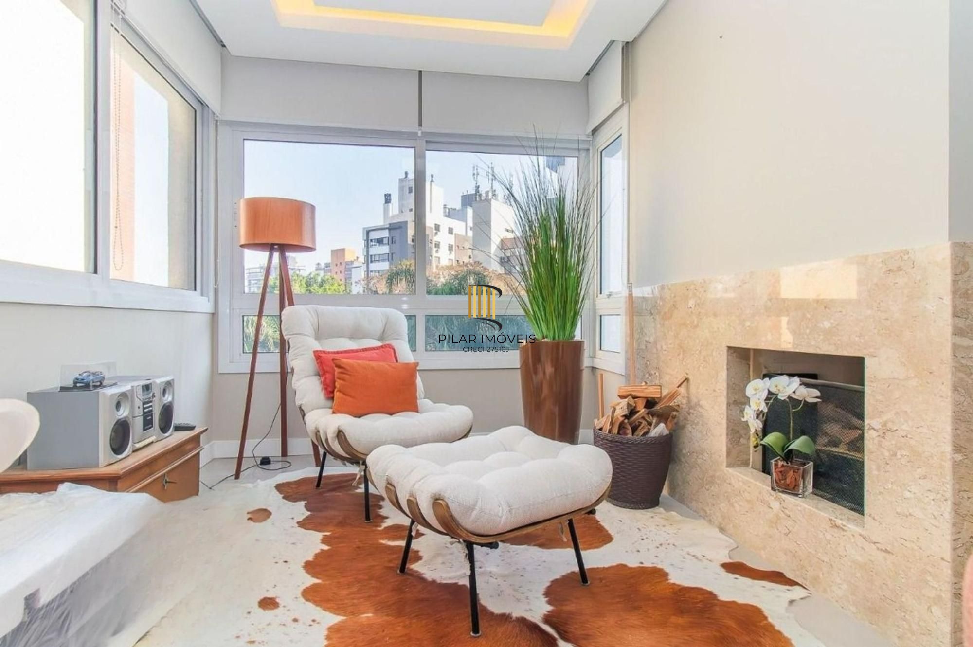 Apartamento com 83m² e 2 dormitórios, 2 suítes, 3 vagas no bairro Petrópolis