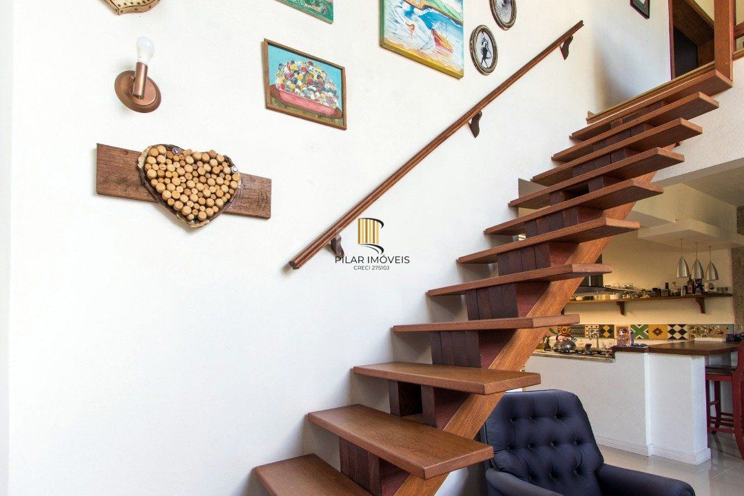 Casa para Venda - 250m², 3 dormitórios, sendo 2 suites, 3 vagas - Ponta Grossa