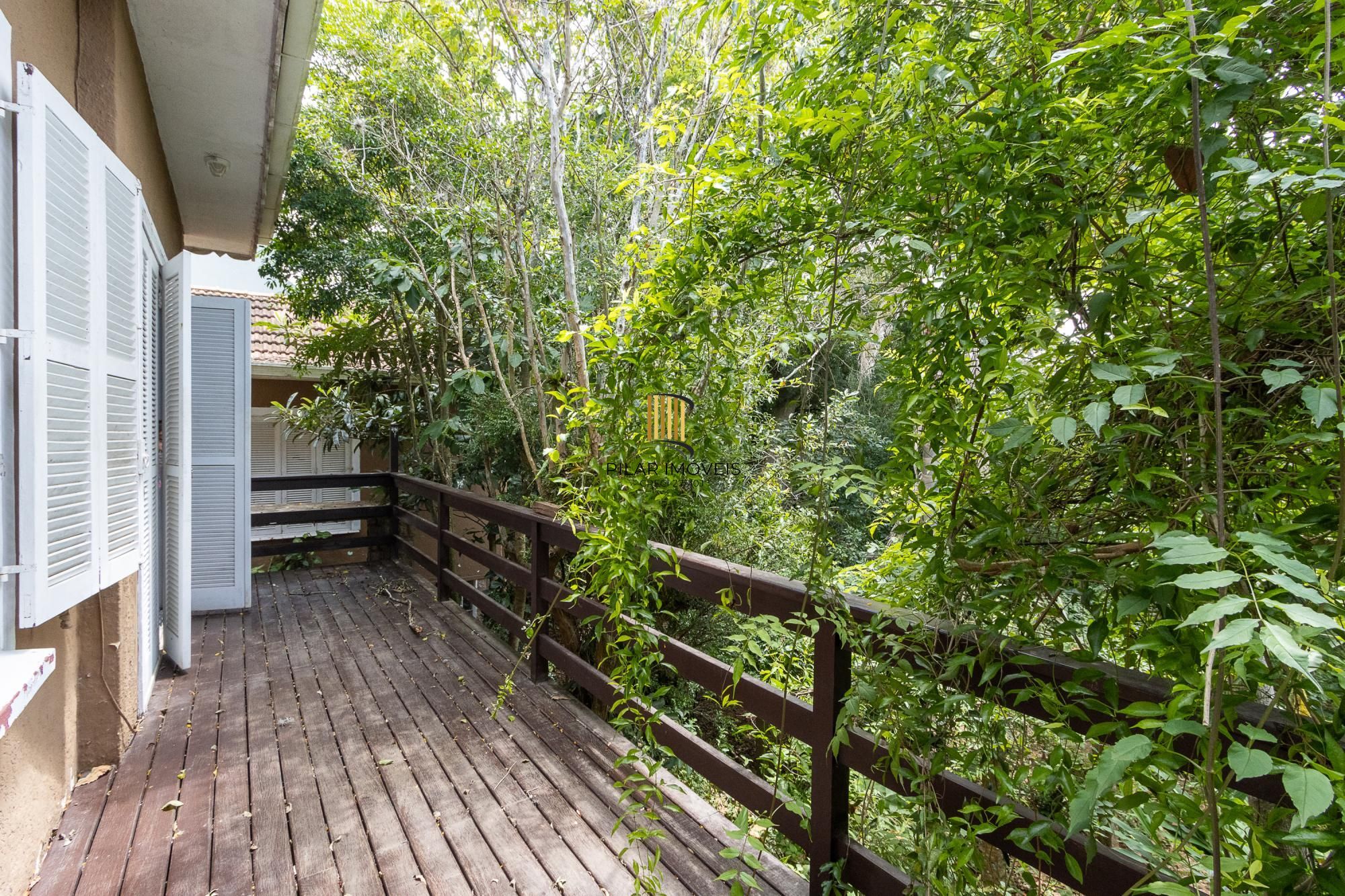 Bela casa térrea, 2 dormitórios e 1 suite - Parte alta do Bairro Espirito Santos