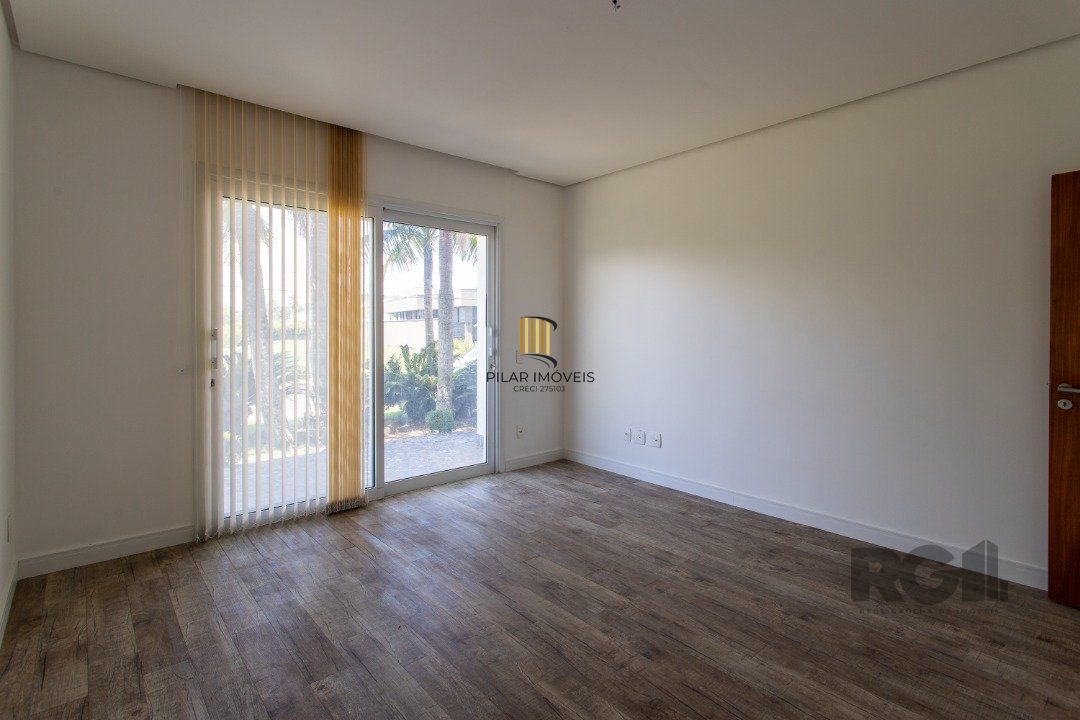 Casa  no condomínio Terra Ville , com aproximadamente 450m quadrados.