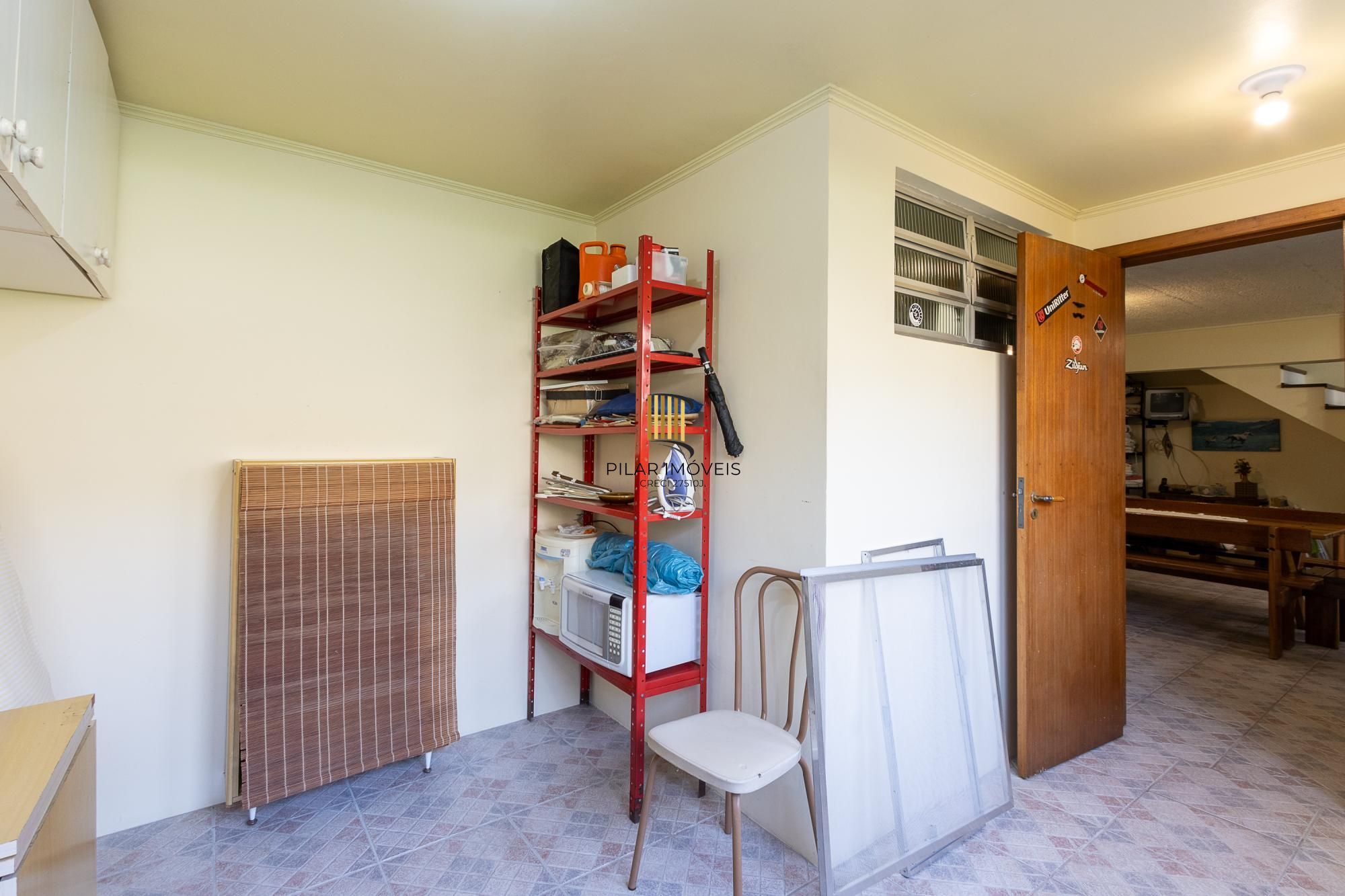 Casa com 3 quartos (1 suite), 4 vagas - Vila Nova