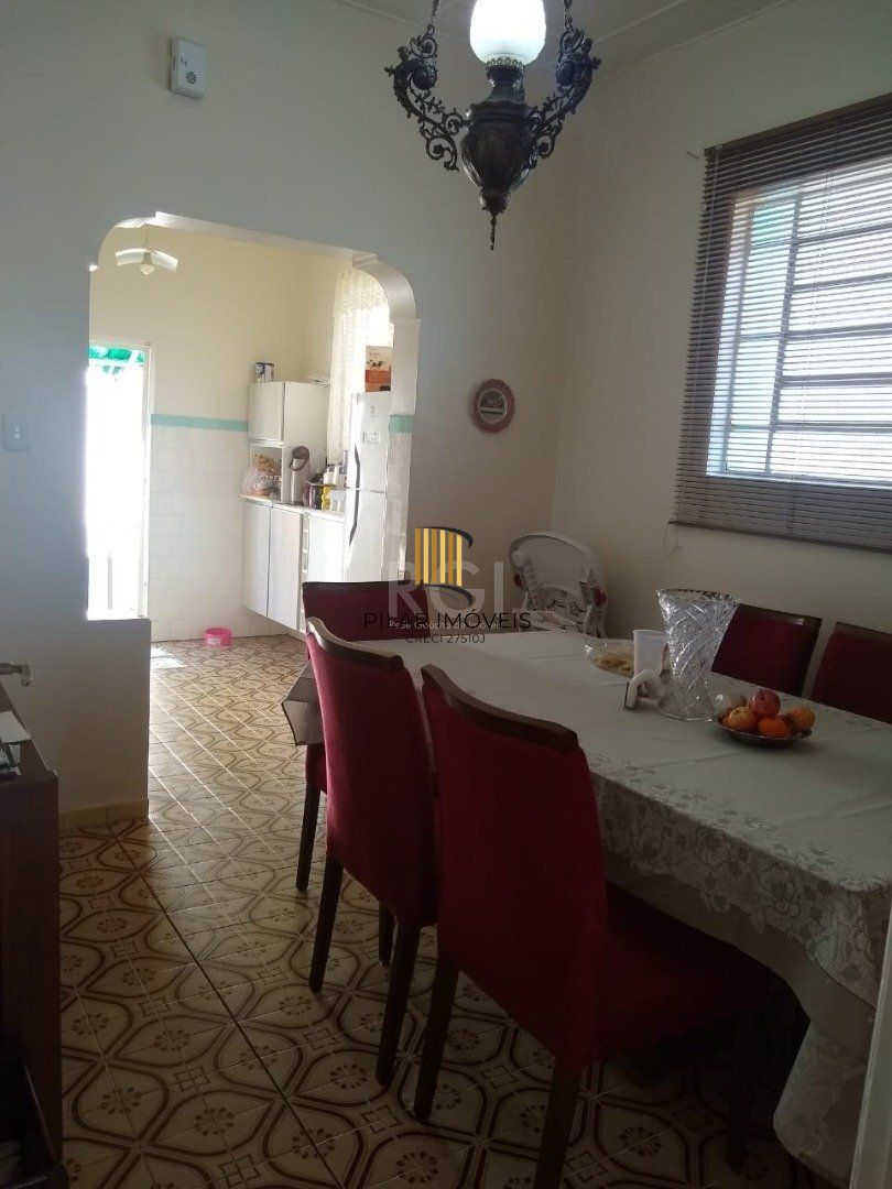 Casa para Venda - 165m², 2 dormitórios, 4 vagas - Menino Deus