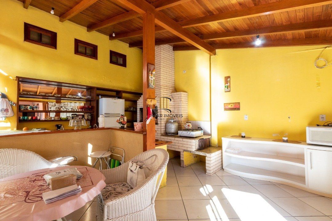 Casa para Venda - 240m², 6 dormitórios, sendo 3 suites, 2 vagas - Glória