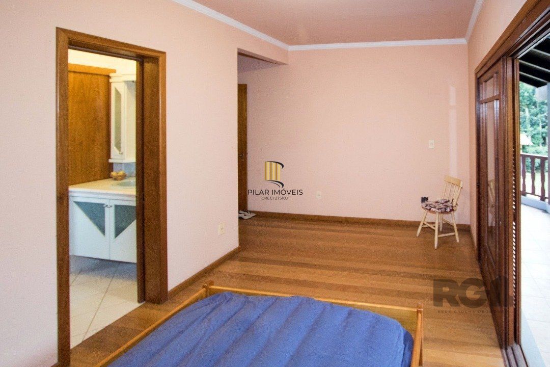 Sobrado com 6 suites, lareira, lavabo, pátio - Bairro Belém Velho