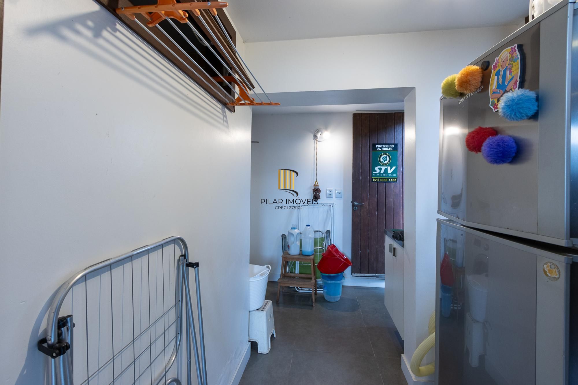 Casa com 6 quartos à venda  bairro Espírito Santo, Porto Alegre.