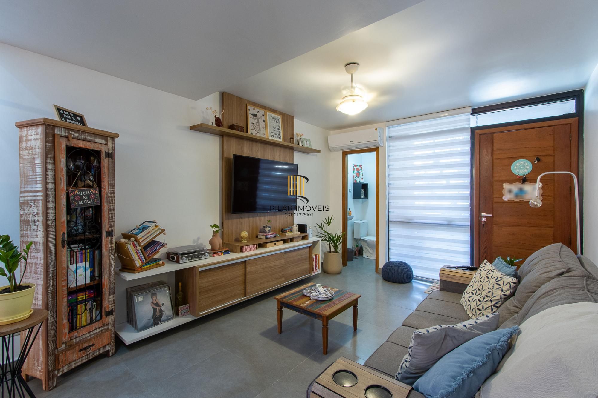 Casa 2 dormitórios no bairro Hípica