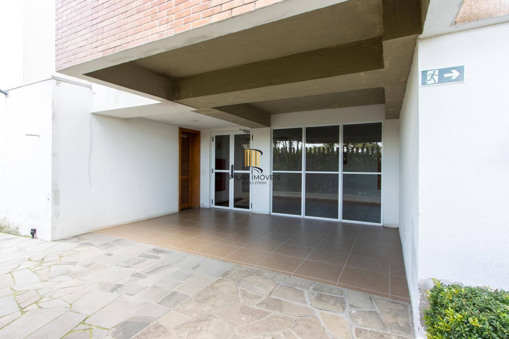 Apartamento de 2 dormitórios, na zona sul de Porto Alegre, semi-mobiliado, churrasqueira e box escriturado.