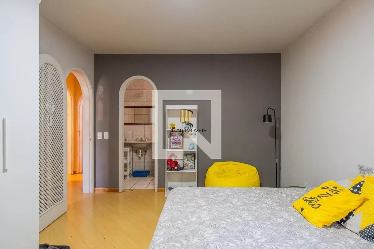 Casa á venda com 3 dormitórios no bairro Ipanema em Porto Alegre