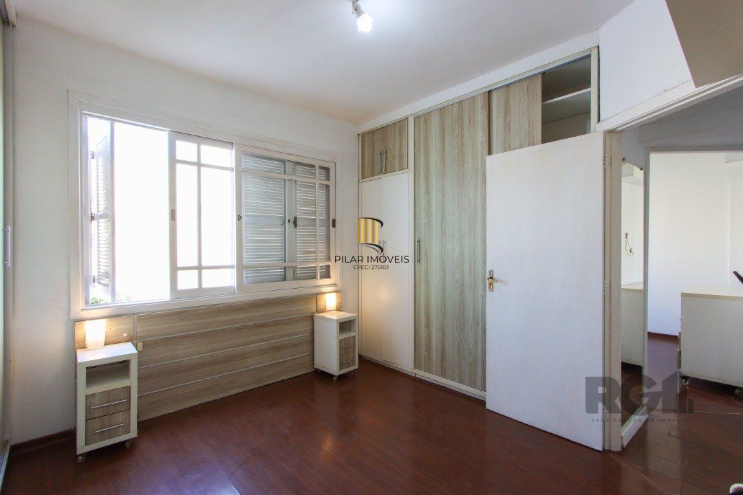 Apartamento semi-mobiliado, possui 3 dormitórios, sendo 1 suíte