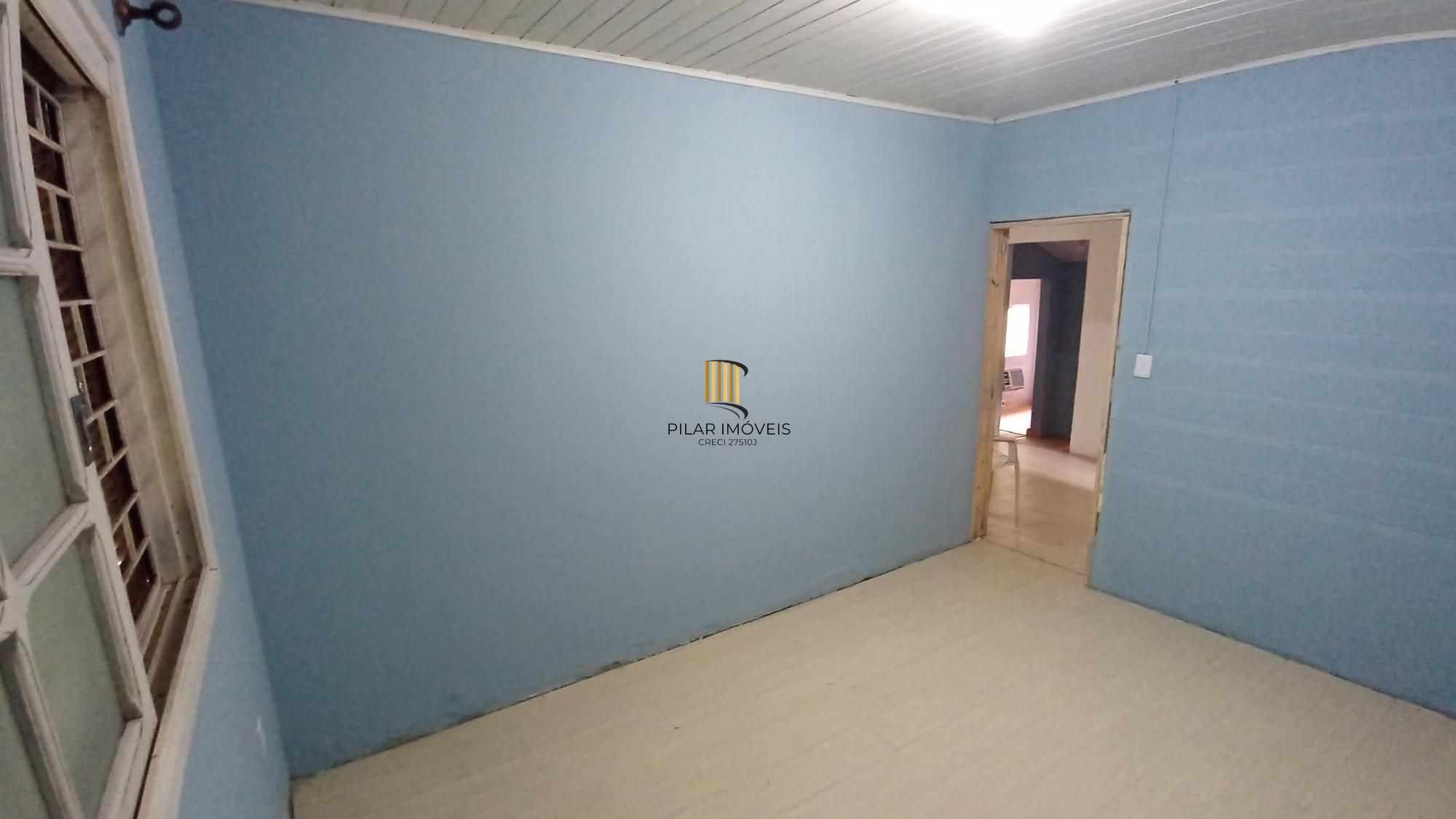 Sossego e natureza em Porto Alegre: 3 quartos, piscina e quase 2000m² de área