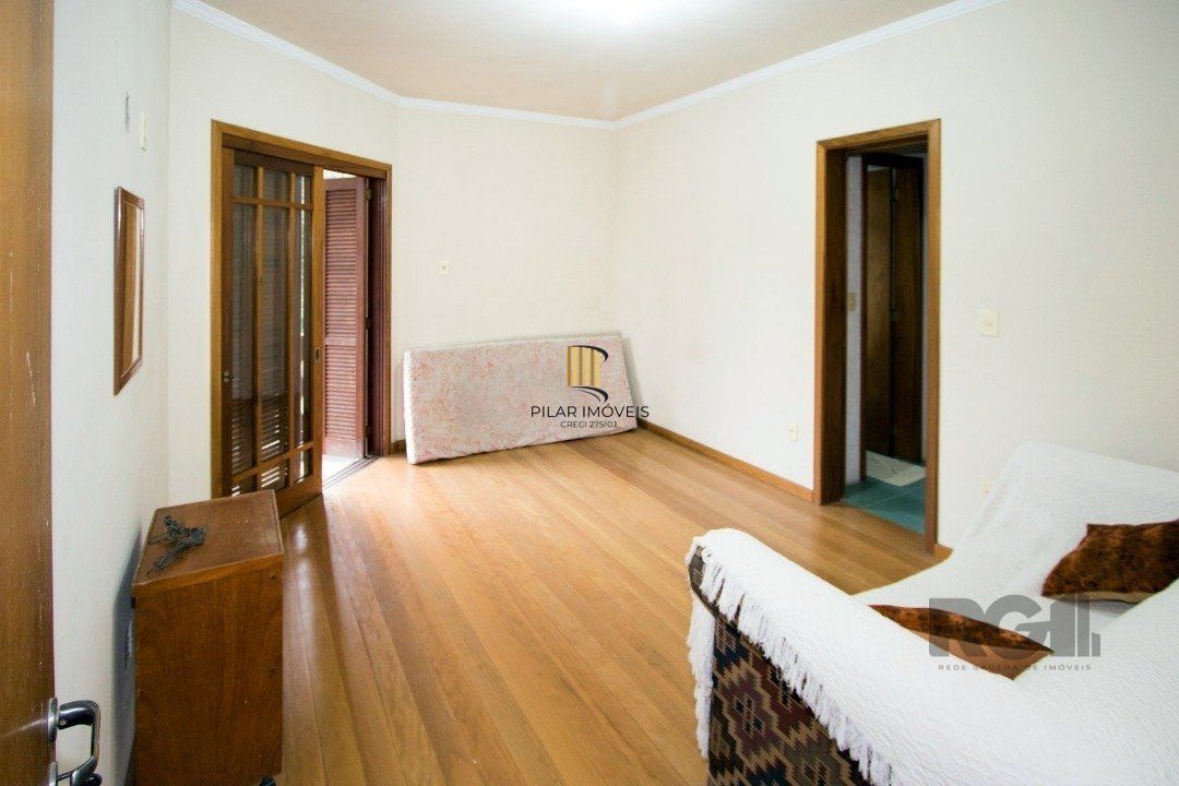 Sobrado com 6 suites, lareira, lavabo, pátio - Bairro Belém Velho