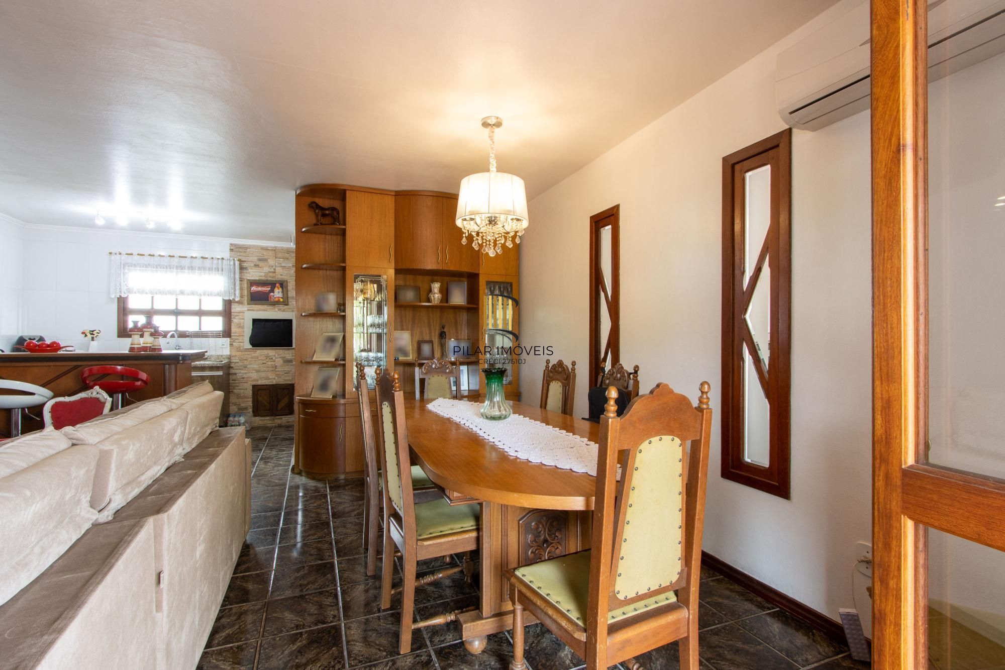 Casa em Vila Nova, Porto Alegre! Com 160m² de área privativa e um total de 899m²