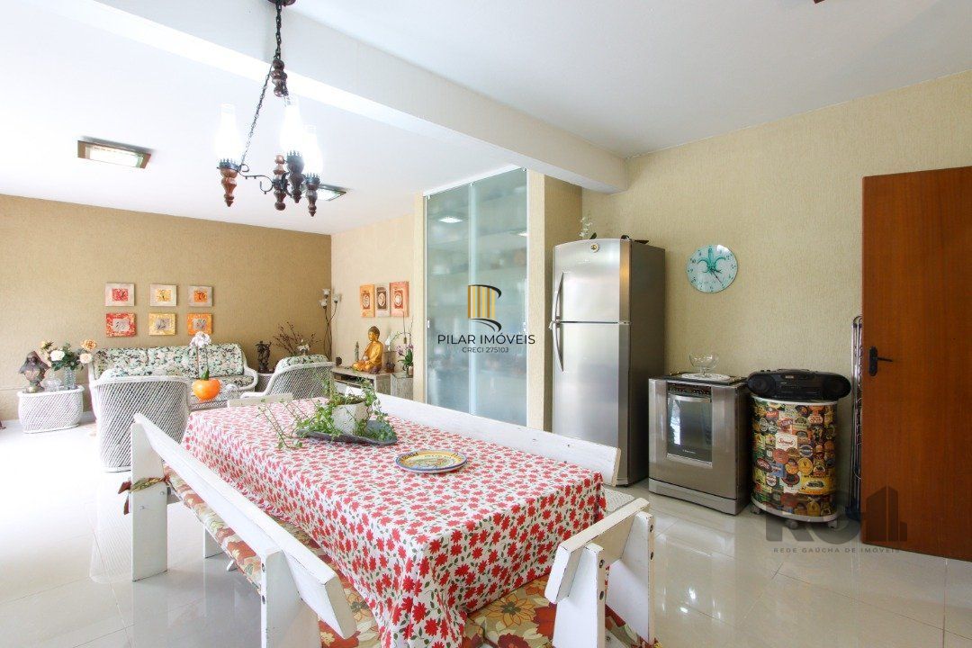 Excelente Casa Tipo Sobrado de alvenaria