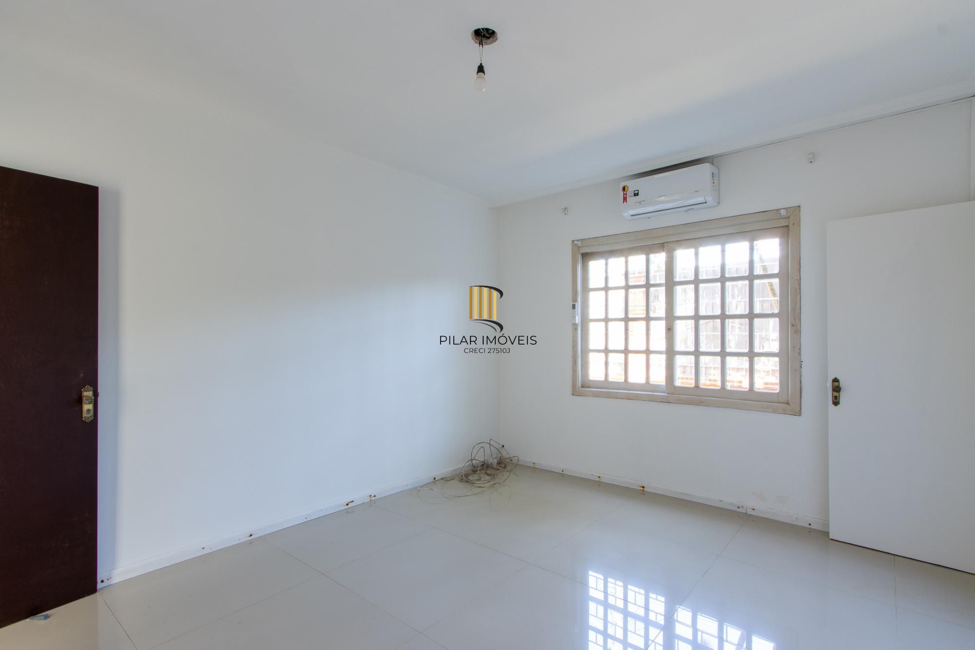 Casa Residencial à Venda no Bairro Guarujá, Porto Alegre, RS