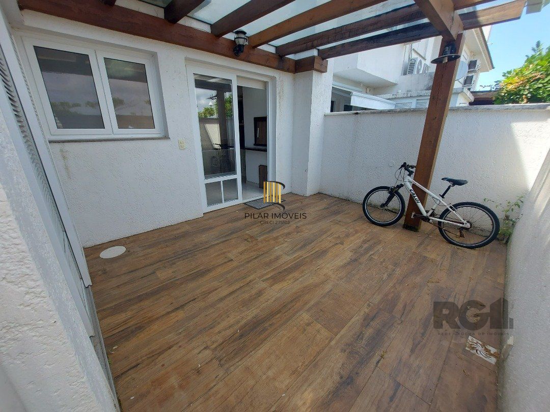 Casa em Condomínio Fechado com 3 quartos e 150m² privativos
