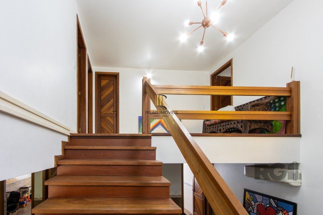 Casa 4 dormitórios no bairro Ipanema