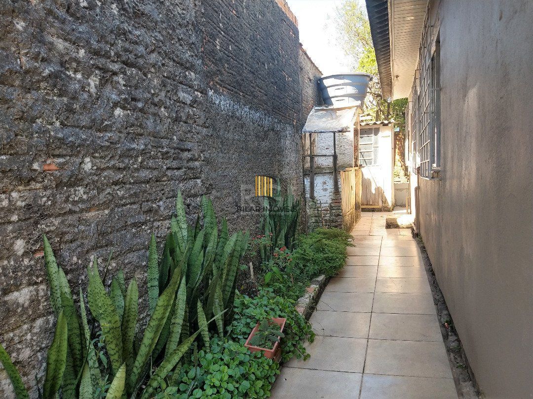 Casa para Venda - 81m², 2 dormitórios, 4 vagas - Vila Nova