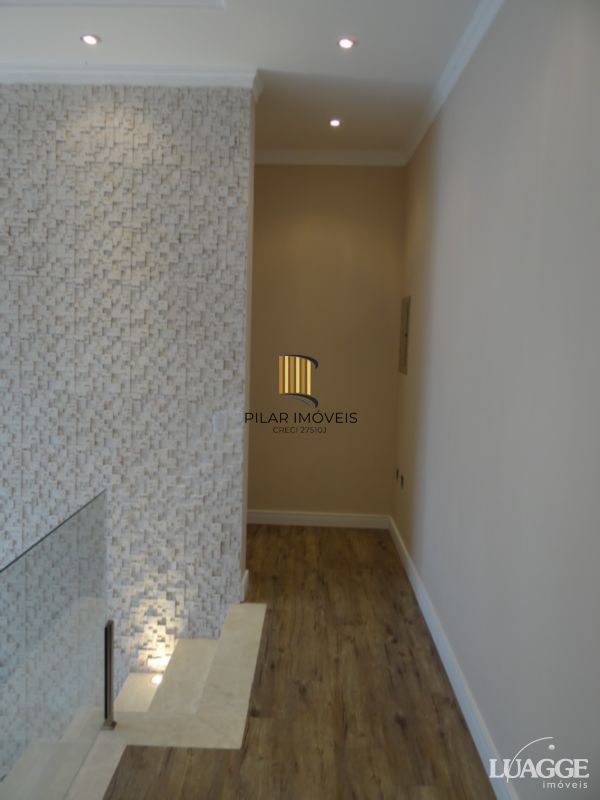 Casa para Venda - 305m², 3 dormitórios, sendo 3 suites, 4 vagas - Nonoai