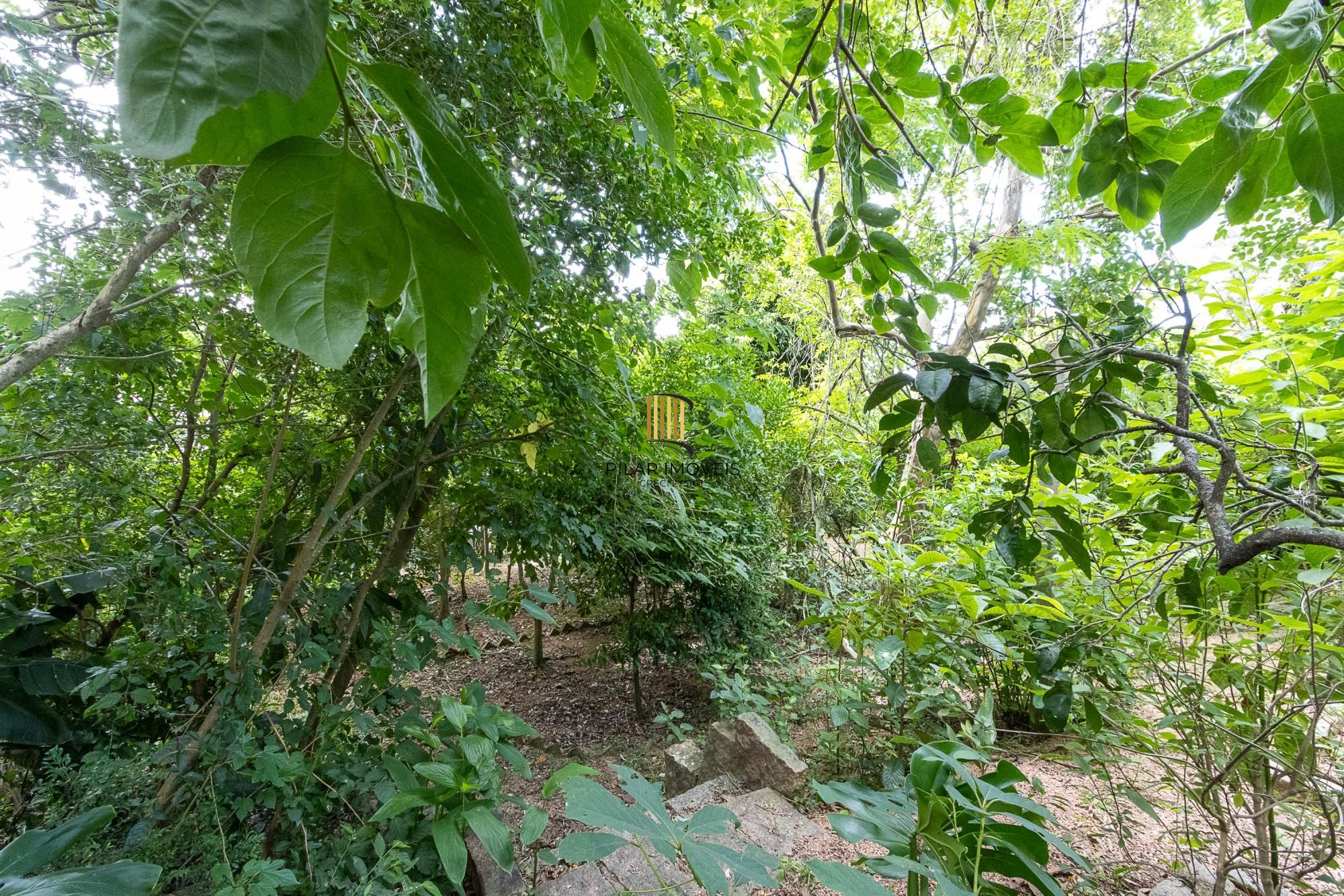 Bela casa térrea, 2 dormitórios e 1 suite - Parte alta do Bairro Espirito Santos