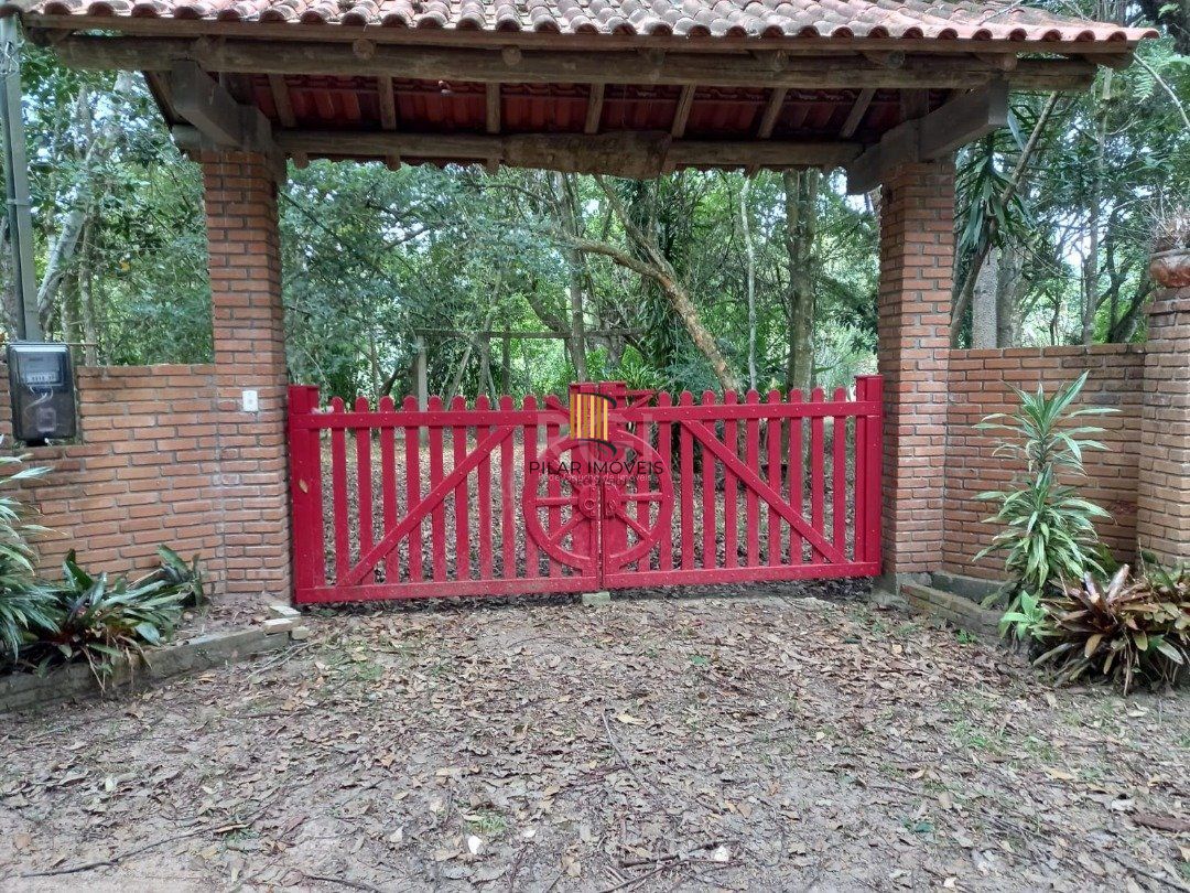 Sito à venda no Lami, com casa com quartos, 1 banheiro e piscina