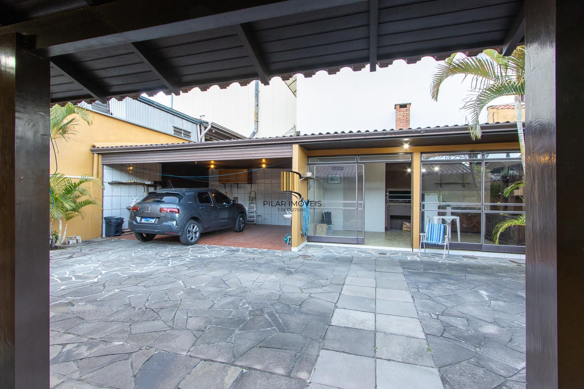 Casa 4 dormitórios no bairro Vila Nova
