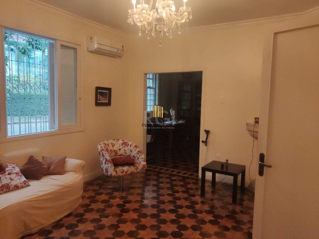 Casa para Venda - 205m², 3 dormitórios, sendo 1 suites, 2 vagas - Santo Antonio