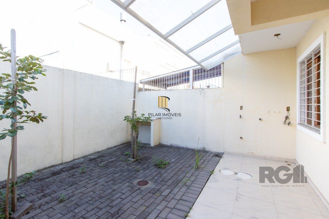 Casa para Venda - 120m², 3 dormitórios, sendo 1 suites, 1 vaga - Guarujá