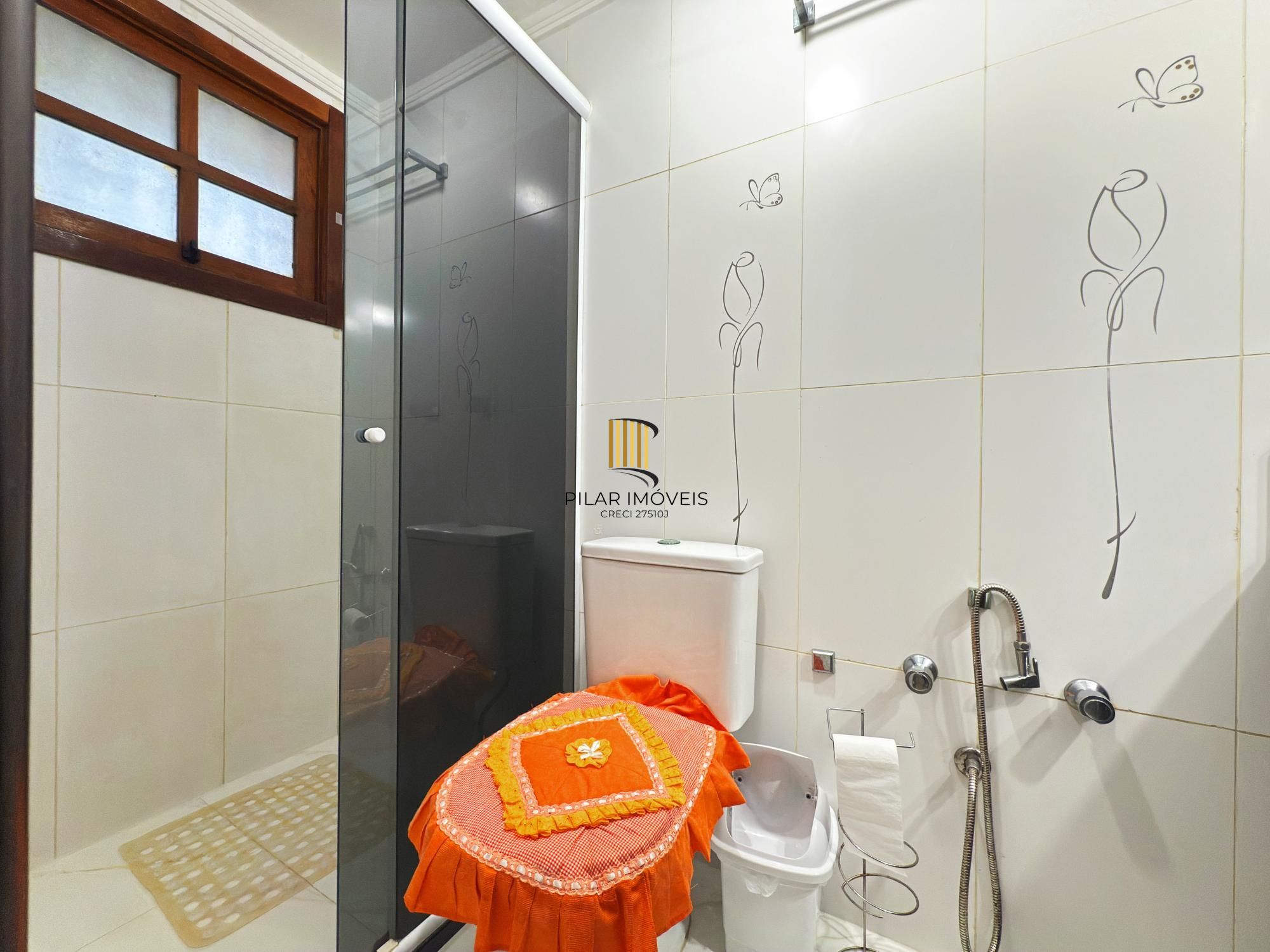 Casa em condomínio bairro Tristeza, com 185m² privativos.