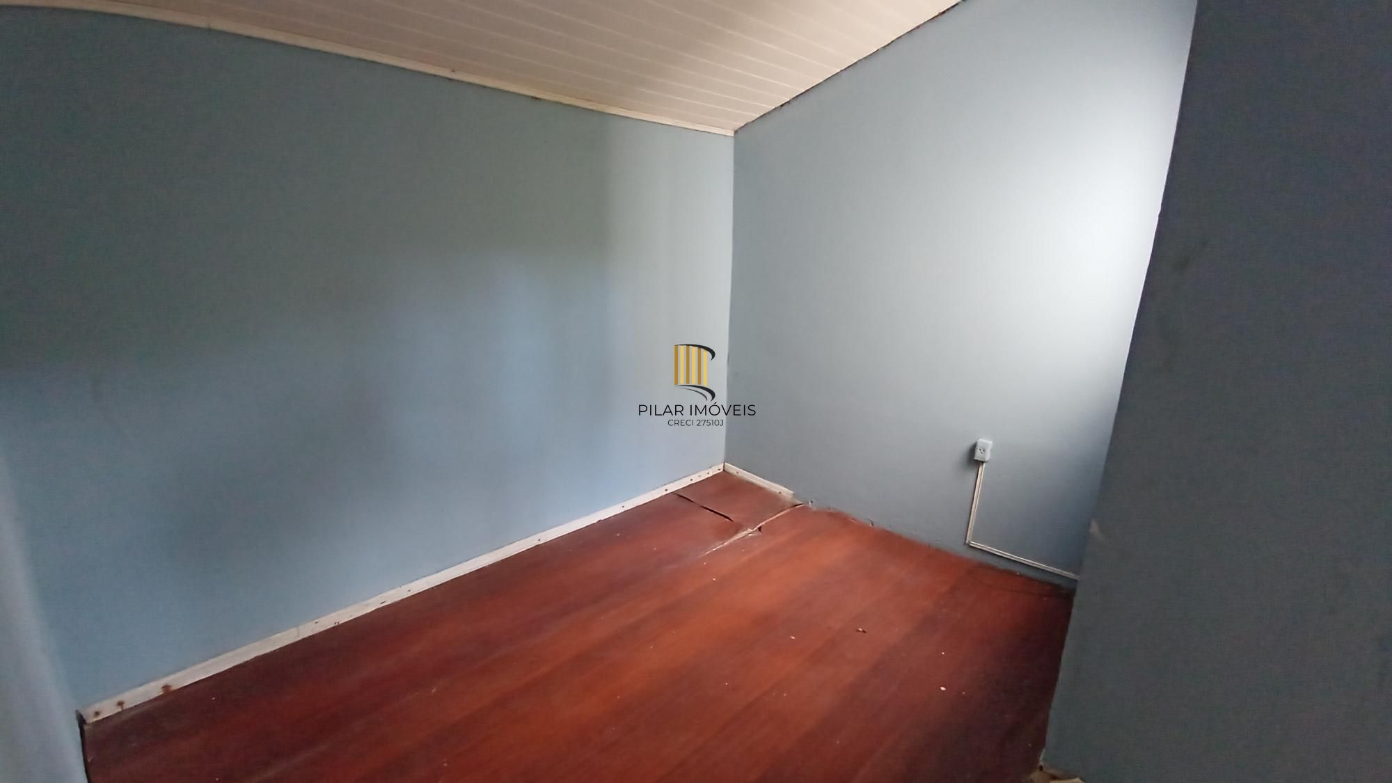 Sossego e natureza em Porto Alegre: 3 quartos, piscina e quase 2000m² de área