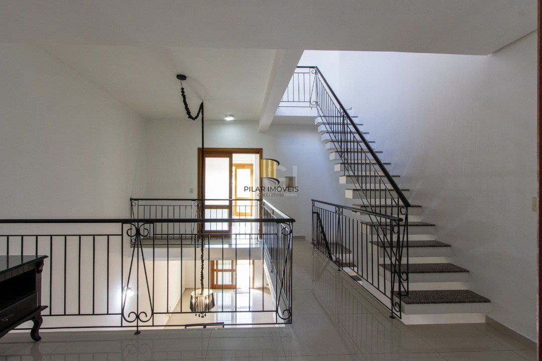 Casa para Venda - 204m², 3 dormitórios, sendo 3 suites, 2 vagas - Espirito Santo